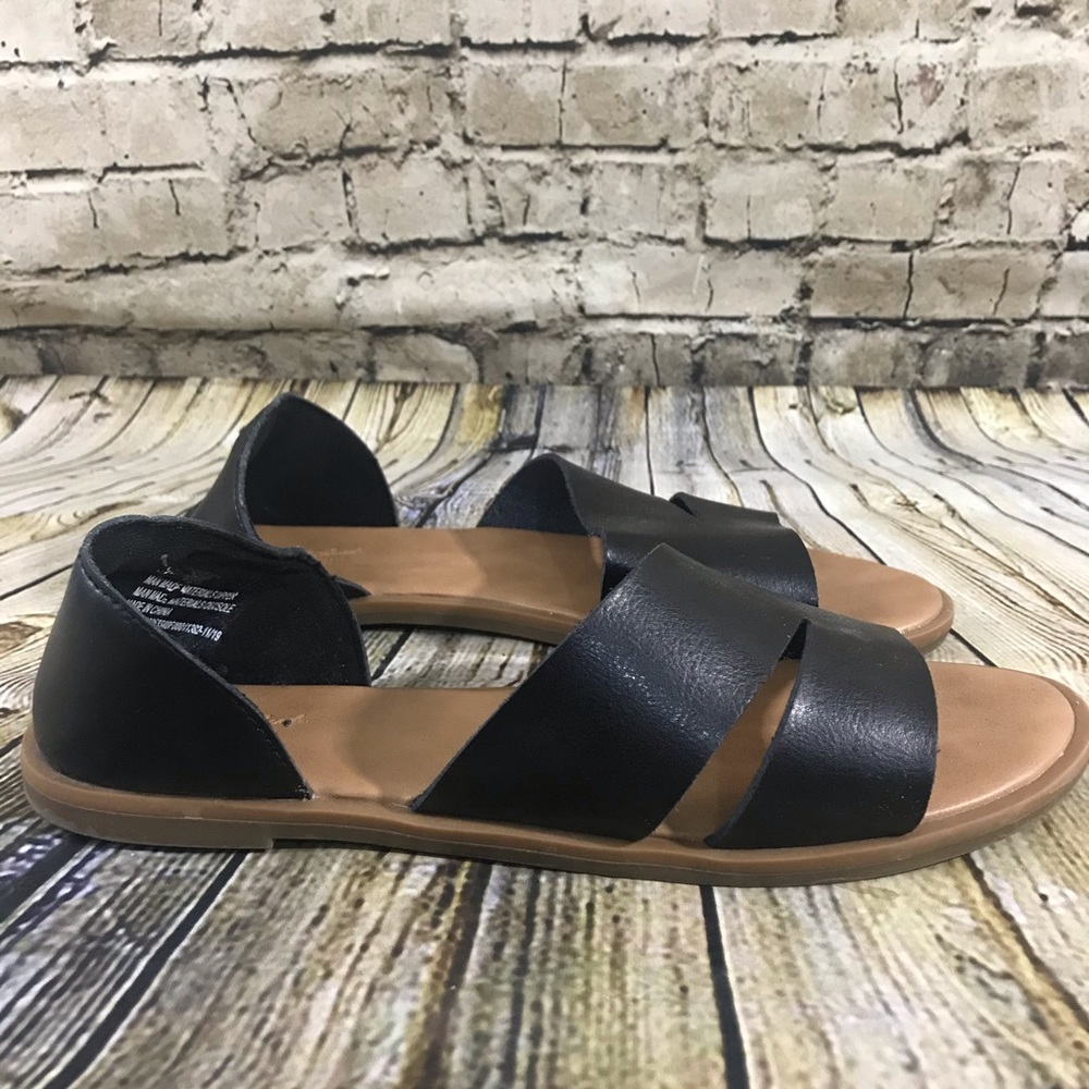 Universal Thread Women’s 6.5 Black Sandals